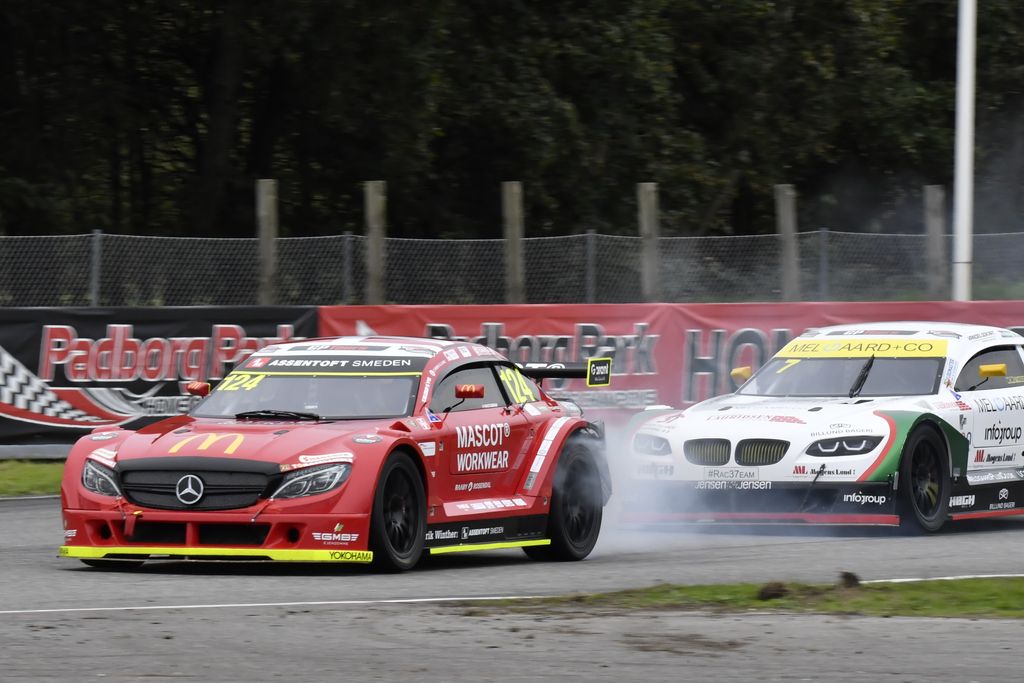 Malte Ebdrups titelchance forsvandt i takt med, at karrosseriet på hans GMB-racer ødelagde hans venstre bagdæk i finalen
(Foto: Morten Kimer)